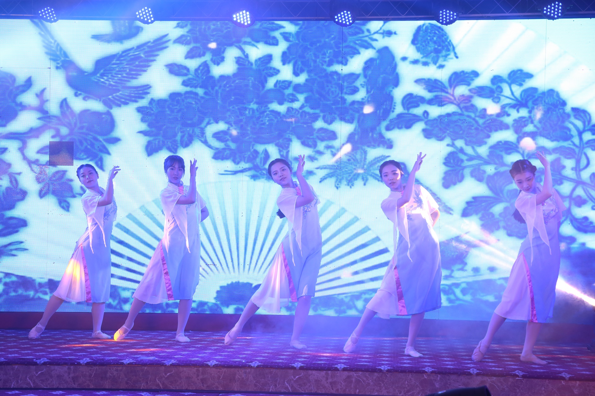 �½�(�й���)���޹�˾����