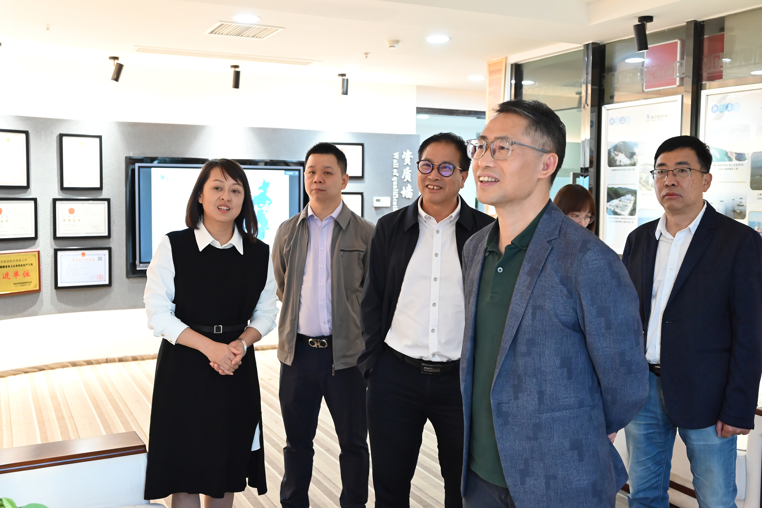 �½�(�й���)���޹�˾����