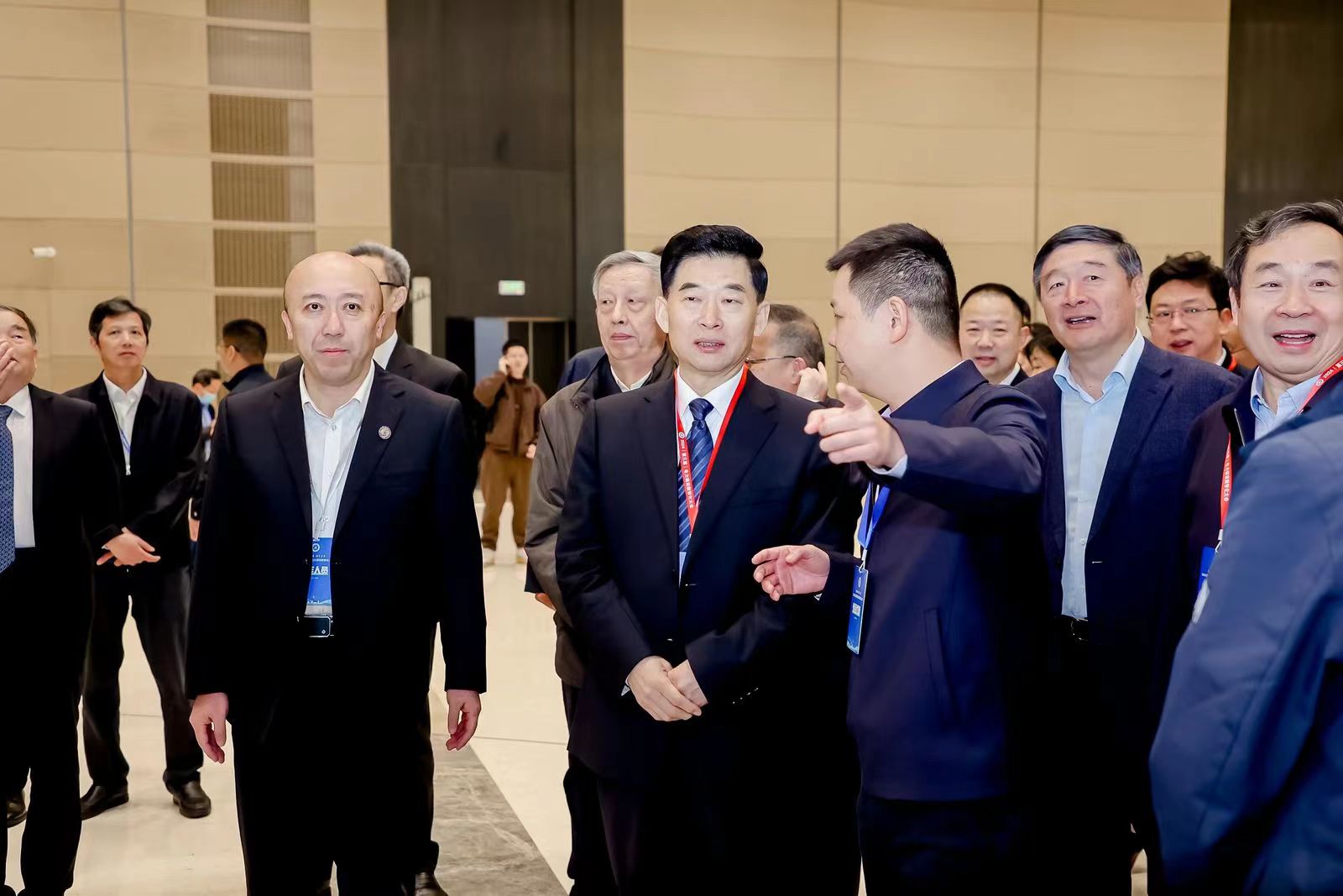 �½�(�й���)���޹�˾����